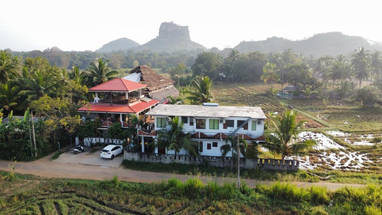 Nelu Resort シギリヤ エクステリア 写真