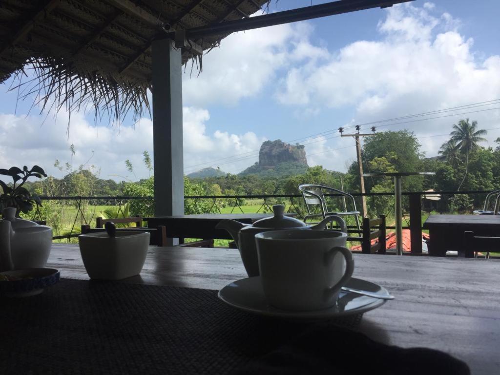 Nelu Resort シギリヤ エクステリア 写真